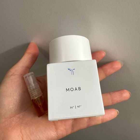 Phlur Moab DISCONTINUED Decant with Spray 2ml - Picture 2 of 2